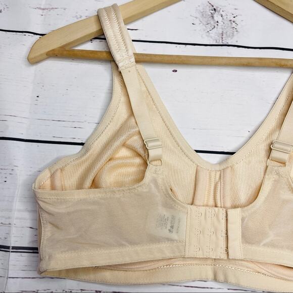 Breezies cream ivory bra 38D - Picture 4 of 13